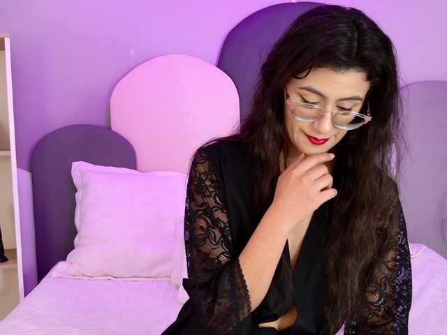 SophieGomez2 online show from August 15, 4:55 pm
