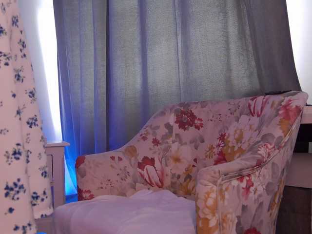 SophieeRain online show from August 12, 8:00 pm