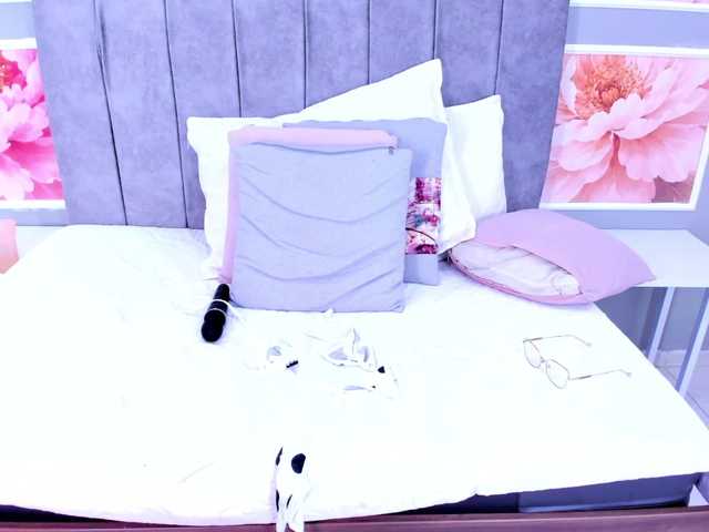 StaceyWhite online show from August 4, 12:40 am