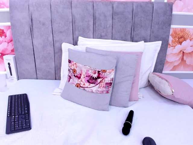 StaceyWhite online show from August 11, 10:34 pm