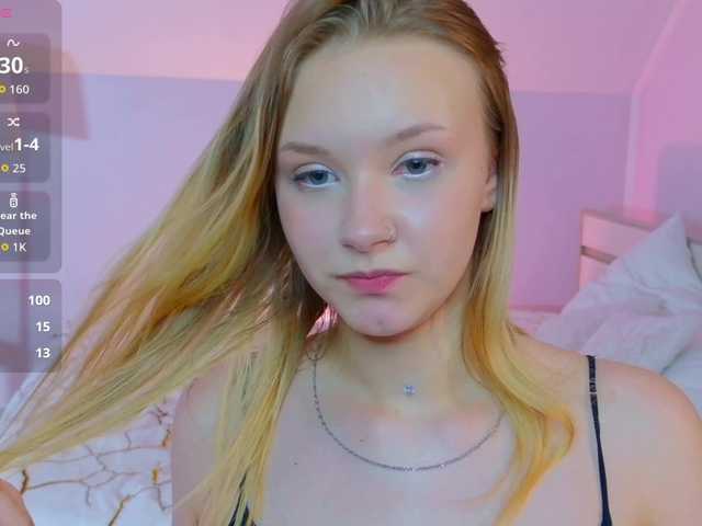 StaceyyJones online show from August 2, 9:00 pm