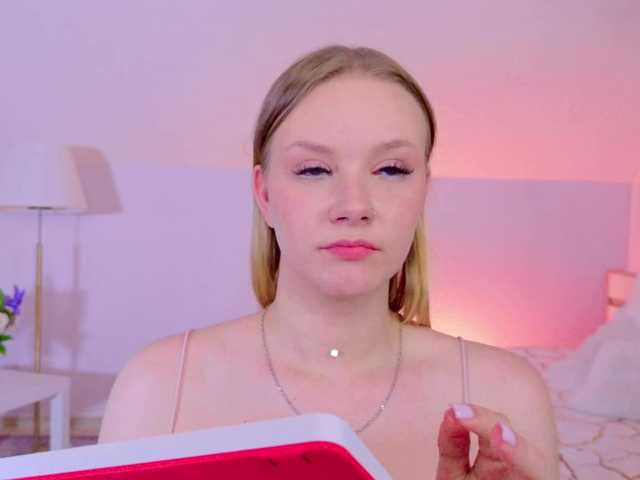 StaceyyJones online show from August 11, 10:23 pm