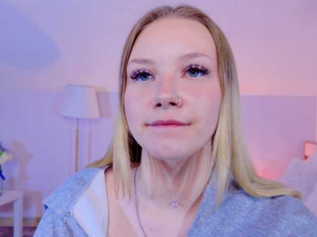 StaceyyJones online show from August 12, 11:29 pm