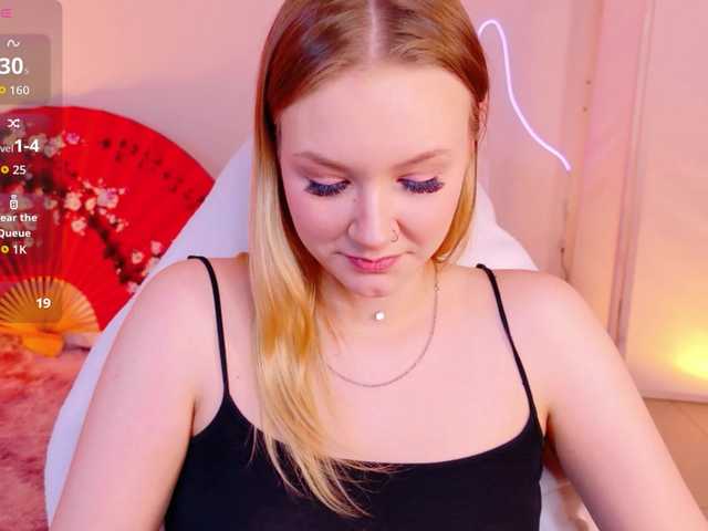 StaceyyJones online show from August 14, 4:05 am