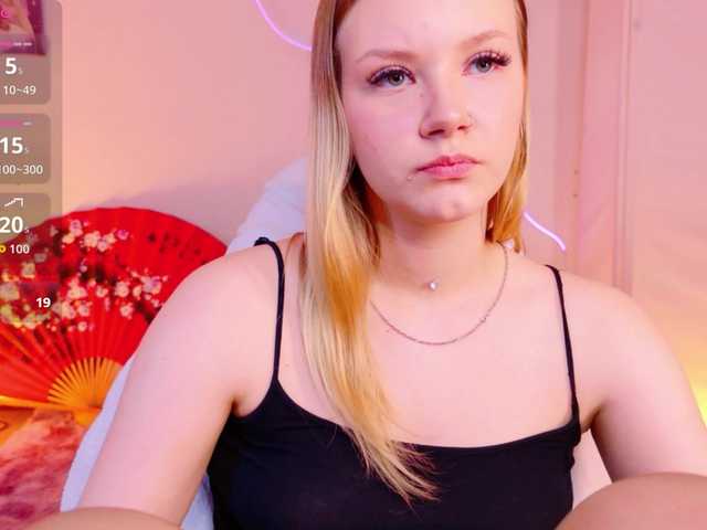 StaceyyJones online show from August 14, 5:11 am