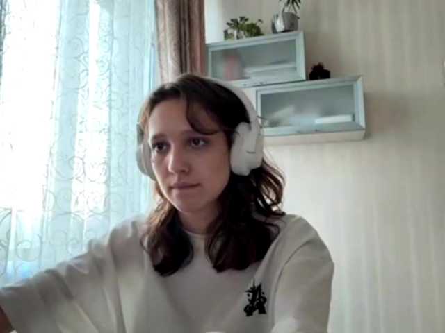 SunniCunningan online show from August 1, 3:40 pm