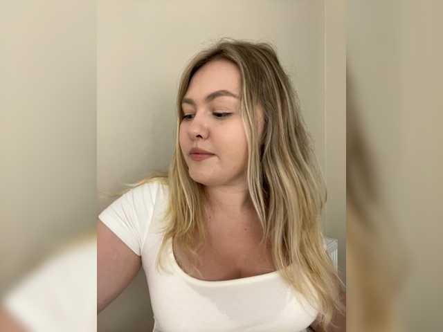 SunshineEmma online show from August 13, 7:39 pm