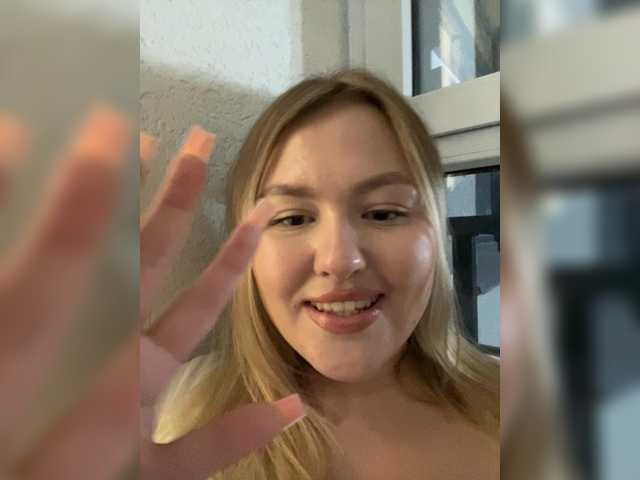 SunshineEmma online show from August 15, 1:42 am
