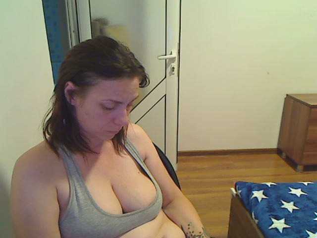 SweetAdela online show from August 3, 8:27 pm