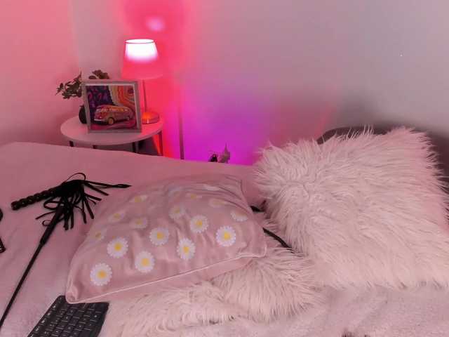 SweetFire-moon1 online show from August 12, 12:24 am