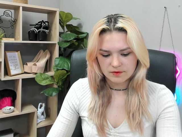 SweetLilyxo online show from July 29, 10:00 am