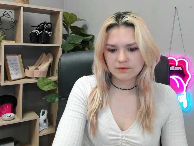 SweetLilyxo online show from July 29, 12:34 pm