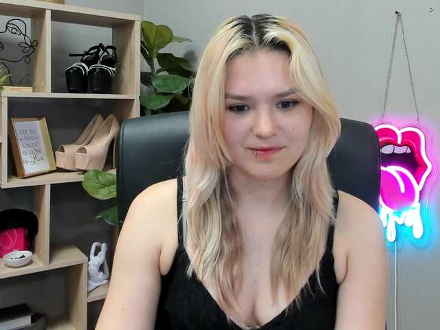 SweetLilyxo online show from July 30, 9:49 am