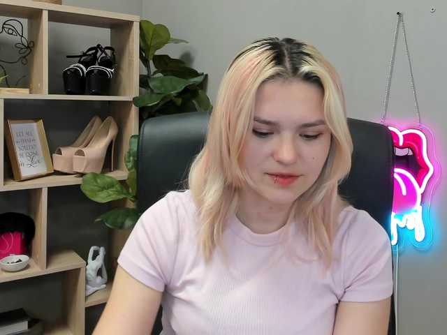 SweetLilyxo online show from July 31, 7:47 am