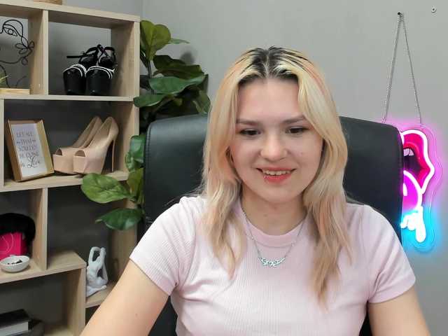 SweetLilyxo online show from July 31, 8:53 am