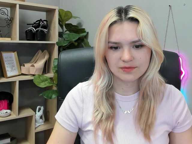 SweetLilyxo online show from July 31, 12:00 pm