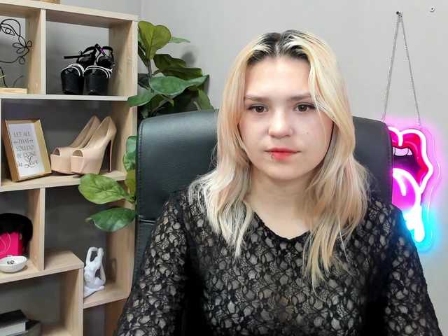 SweetLilyxo online show from August 3, 6:42 am