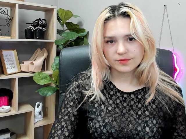 SweetLilyxo online show from August 3, 7:48 am