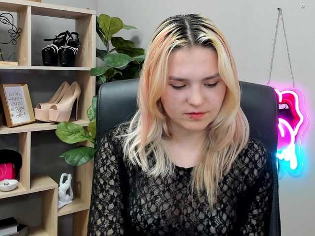 SweetLilyxo online show from August 3, 8:54 am