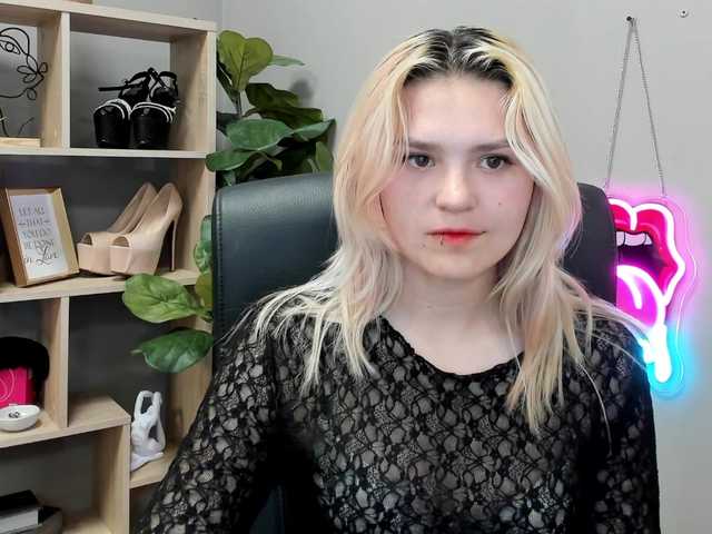 SweetLilyxo online show from August 3, 11:06 am
