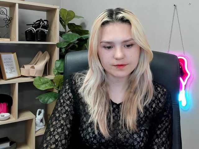 SweetLilyxo online show from August 3, 12:12 pm