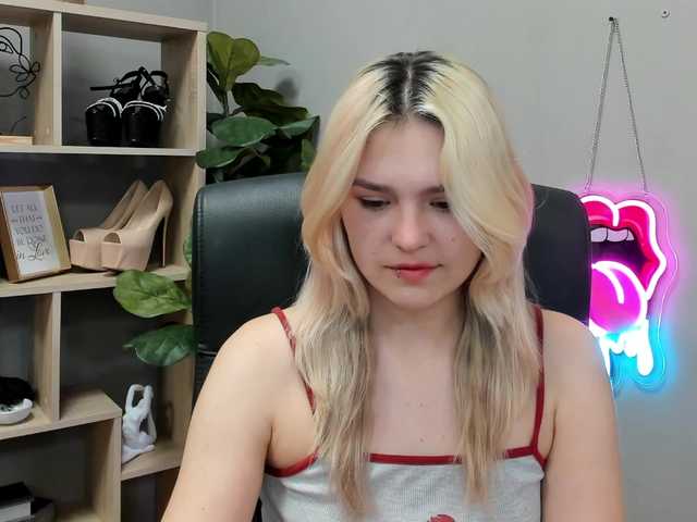 SweetLilyxo online show from August 4, 10:56 am