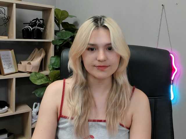 SweetLilyxo online show from August 4, 12:02 pm