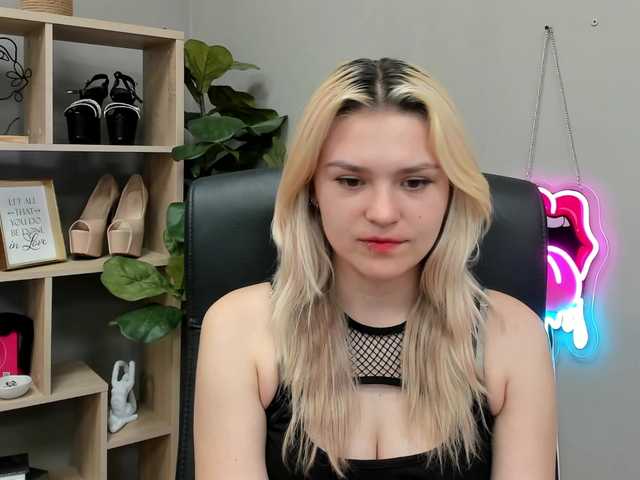 SweetLilyxo online show from August 6, 11:09 am
