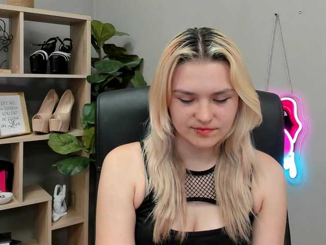 SweetLilyxo online show from August 10, 6:48 am