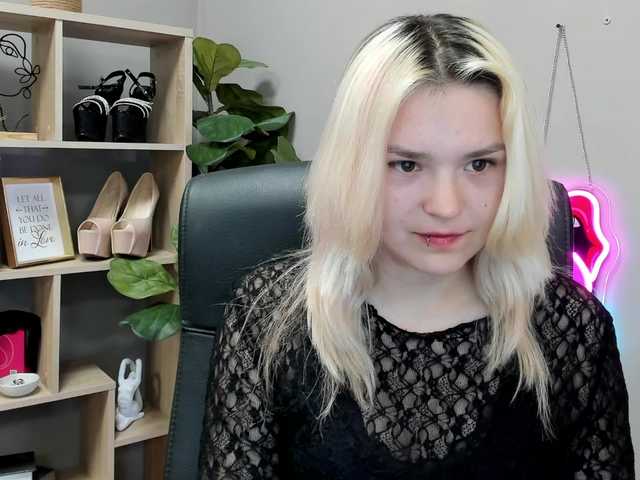 SweetLilyxo online show from August 10, 9:00 am