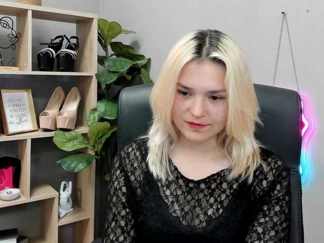 SweetLilyxo online show from August 10, 12:39 pm