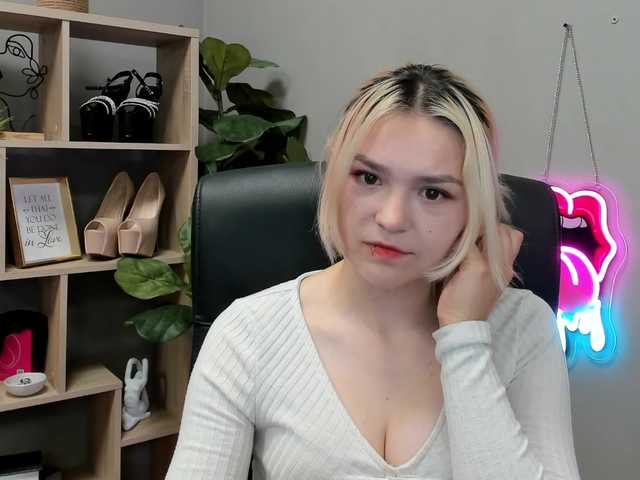 SweetLilyxo online show from August 11, 7:43 am