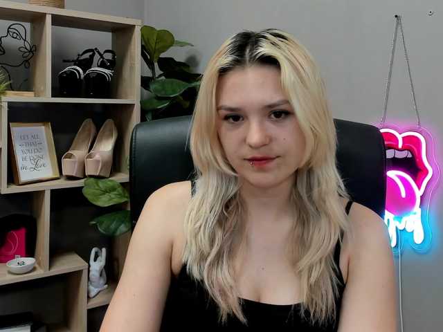 SweetLilyxo online show from August 14, 10:08 am