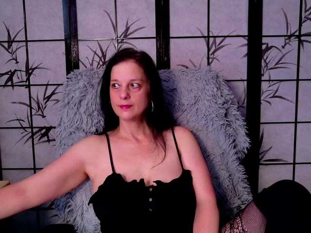 SweetLongLips online show from August 5, 8:23 am
