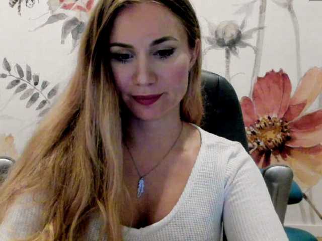 SweetMirande online show from August 3, 6:15 pm
