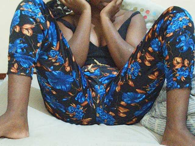 Sweetdiva2 online show from August 12, 8:22 pm