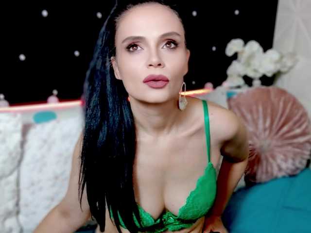Sweeteest-Julie online show from August 10, 12:01 am