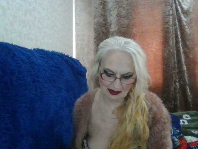 SweetyOLinda online show from May 2, 8:41 am