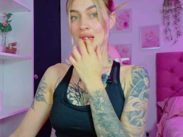 TaylorKnapp online show from July 16, 1:39 am