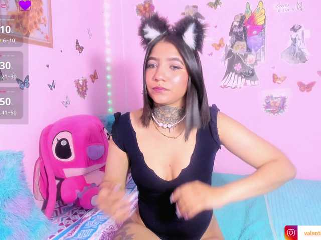 Taylorleei1 online show from August 8, 12:00 am