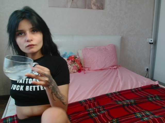 TheSluttyFox online show from July 8, 6:12 pm