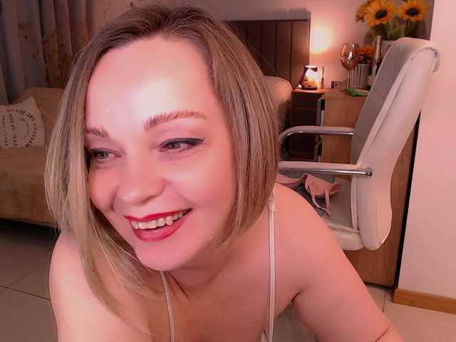 Tilly-Eliot online show from August 11, 9:39 pm