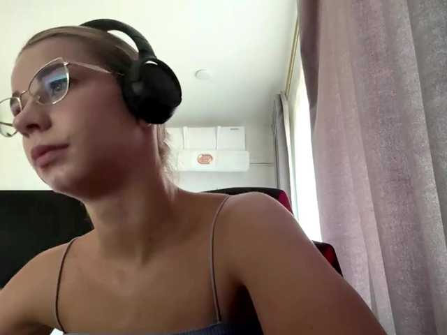 TracieSebron online show from July 29, 2:13 pm