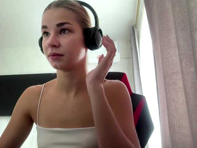 TracieSebron online show from July 30, 8:54 am