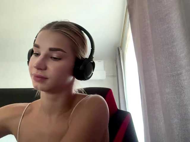 TracieSebron online show from July 30, 2:24 pm