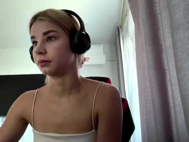 TracieSebron online show from July 31, 10:54 am