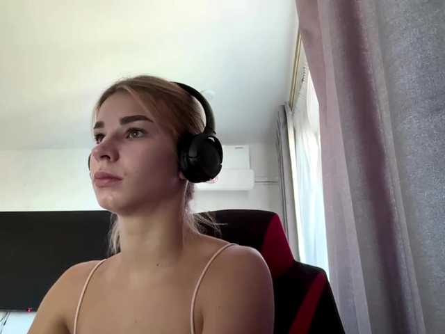TracieSebron online show from July 31, 1:06 pm