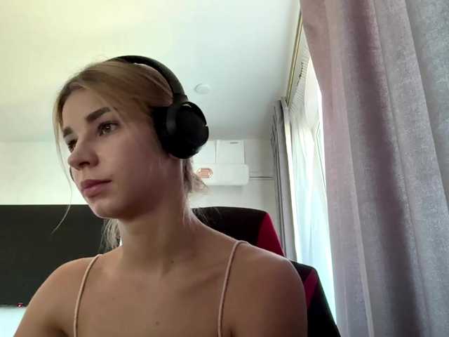 TracieSebron online show from July 31, 2:12 pm