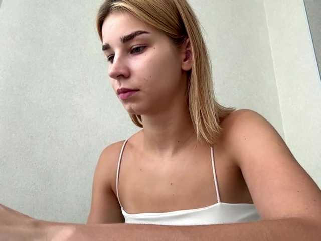 TracieSebron online show from August 6, 2:27 pm