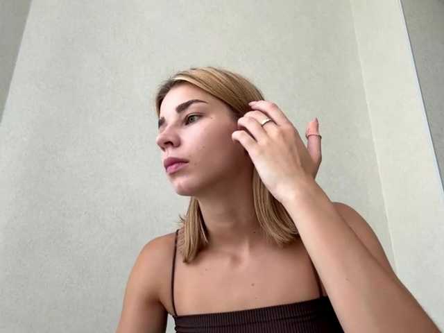 TracieSebron online show from August 7, 12:49 pm